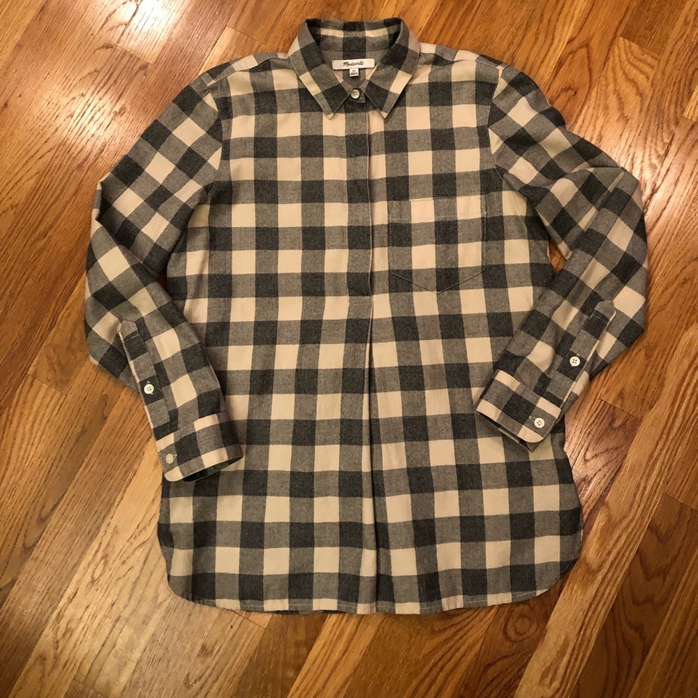 Women’s Madewell Ex-Boyfriend button back XS gray and cream buffalo check shirt.